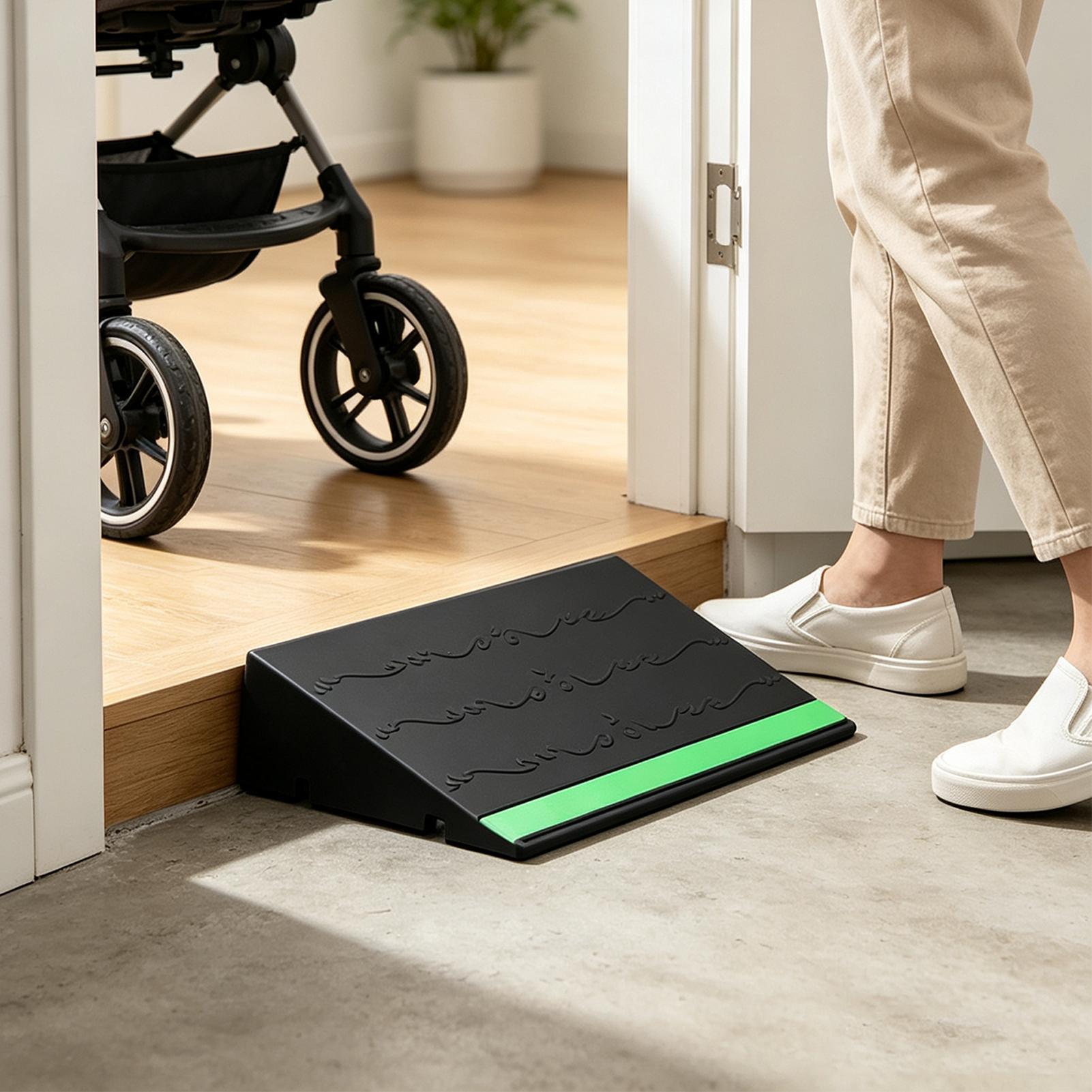 Outdoor Power Wheelchair - ทางลาดกันลื่นสำหรับทางเข้าประตู เรืองแสงในที่มืด ปลอดภัยสำหรับรถเข็นคนพิการ สกู๊ตเตอร์ไฟฟ้า และรถเข็นเด็ก ﻿